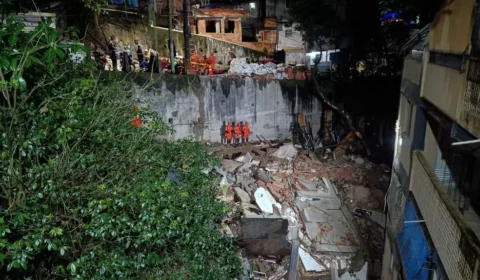 Prédio interditado desaba no Morro do Cantagalo, na Zona Sul do Rio; não há vítimas