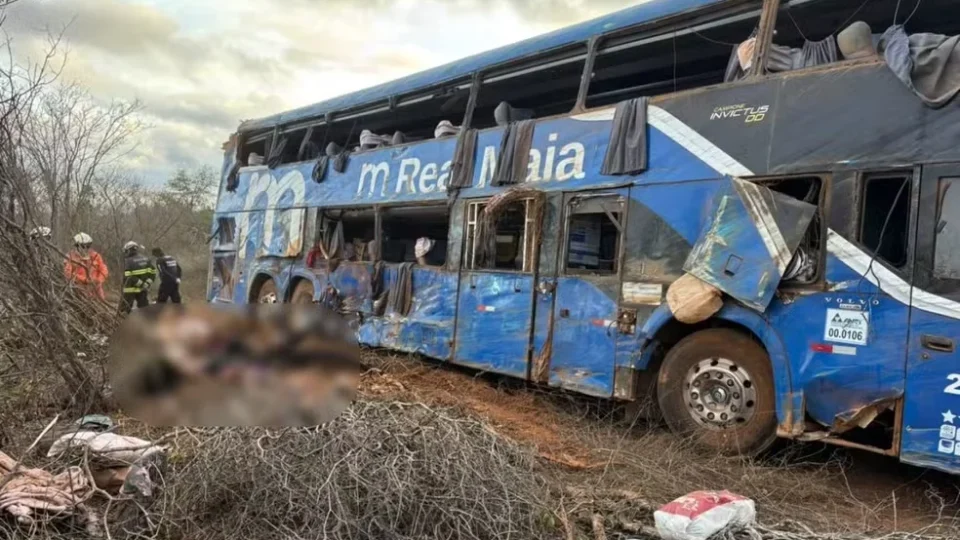 Mãe e filha de Palmas estão entre vítimas de acidente com ônibus na Bahia; criança morreu