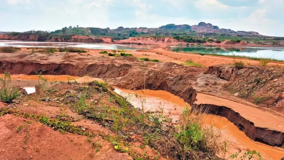 Barragem de garimpo vira alerta na Amazônia e eventual colapso pode atingir bacia do Rio Madeira