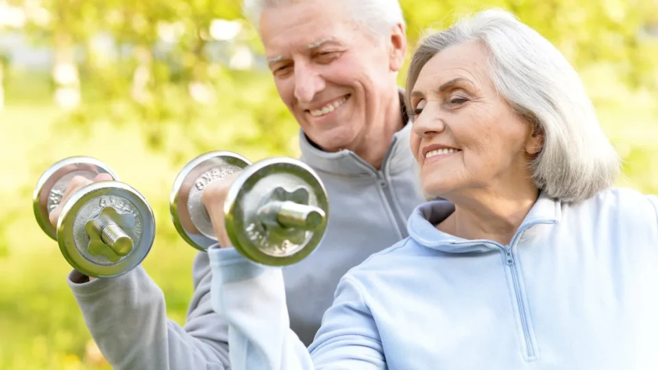Como envelhecer bem? Geriatra explica os pilares para chegar aos 60, 70 e 80 anos com autonomia