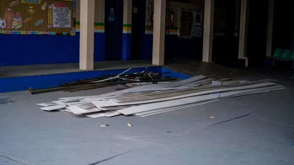 Defensoria encontra alunos sem ar-condicionado e escola fechada há quase 30 dias em Manaus