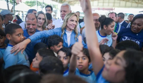 Celina anuncia concurso para Educação do DF com 10,6 mil vagas e prevê edital ainda em 2026
