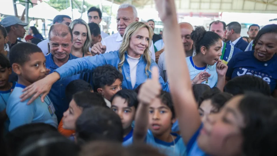 Celina anuncia concurso para Educação do DF com 10,6 mil vagas e prevê edital ainda em 2026