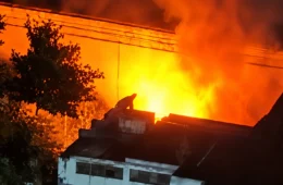 VIDEO: Incêndio atinge depósito no Morumbi e mobiliza cinco viaturas dos Bombeiros em SP