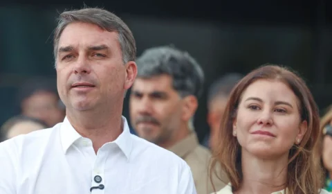 Avião usado por Flávio Bolsonaro nos EUA tem ligação com empresário investigado na Argentina