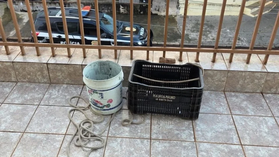Trio é preso por entregar drogas e remédios em balde pendurado por cordas em SP