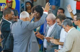 Lula mira eleitorado evangélico e envia carta com apelo por “discernimento”