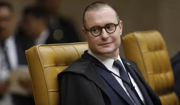 Zanin esclarece que votação até as 19h vale apenas para urnas ainda abertas