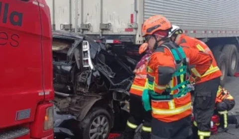 Dutra é liberada após grave acidente envolvendo carro e dois caminhões em São Paulo