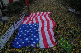 Organização de ato de Flávio Bolsonaro na Paulista pede que apoiadores escondam bandeiras dos EUA e de Israel