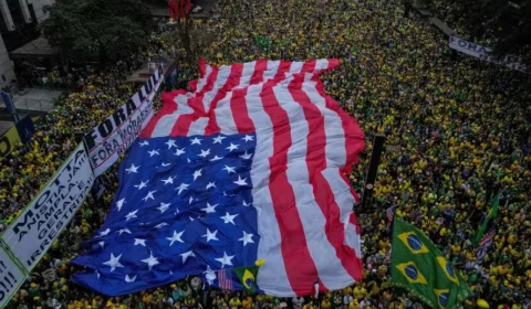 Organização de ato de Flávio Bolsonaro na Paulista pede que apoiadores escondam bandeiras dos EUA e de Israel