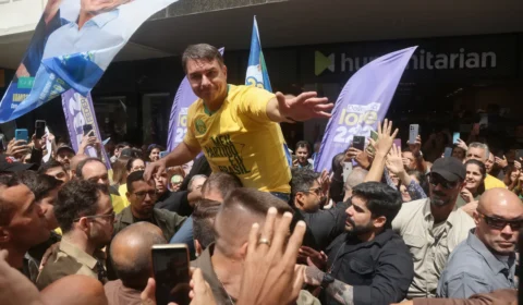 Aliados aconselham Flávio a evitar debates com Lula no 2º turno