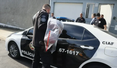 Empresário relata milhões desviados e saques em dinheiro vivo em esquema de obras de escolas do RJ