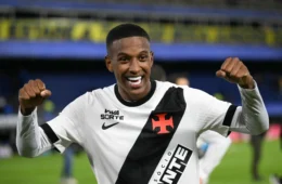 Robert Renan, zagueiro do Vasco, capota carro na Barra da Tijuca