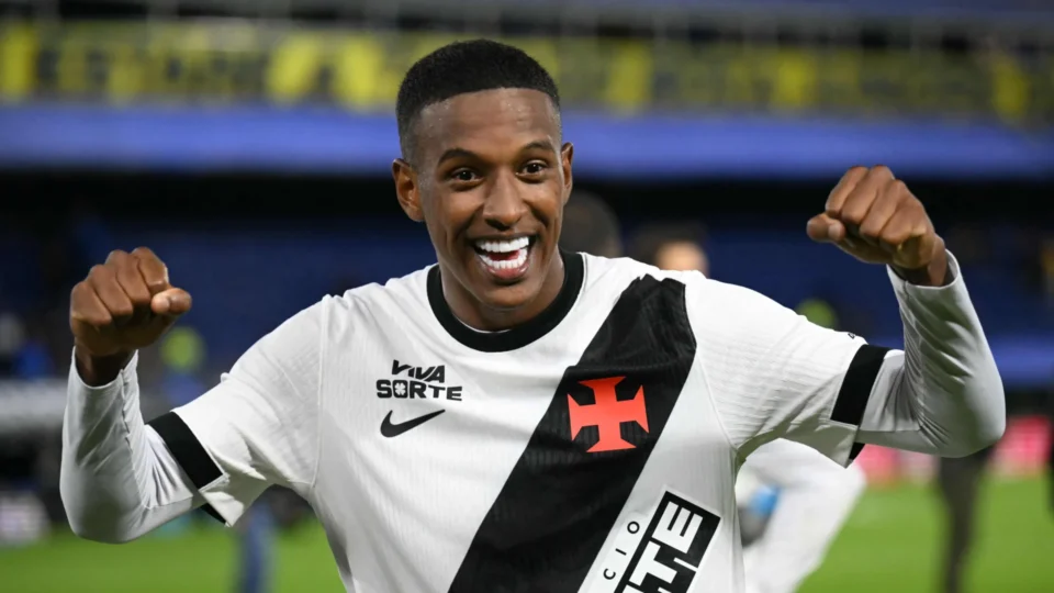 Robert Renan, zagueiro do Vasco, capota carro na Barra da Tijuca