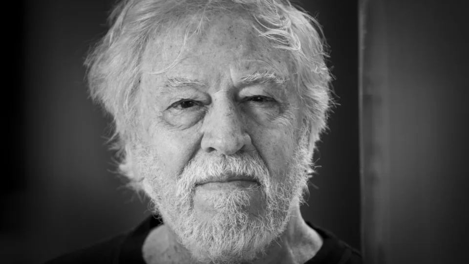 Nuno Leal Maia volta ao teatro e critica falta de papéis para idosos