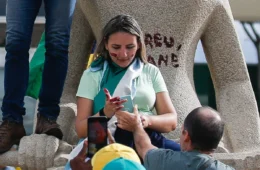 Moraes autoriza Débora do Batom a deixar regime fechado e progredir para o semiaberto