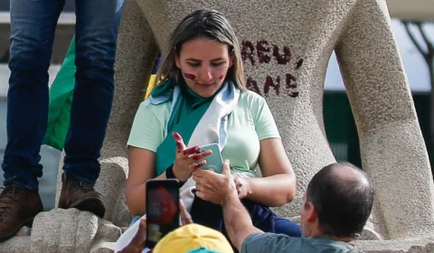 Moraes autoriza Débora do Batom a deixar regime fechado e progredir para o semiaberto
