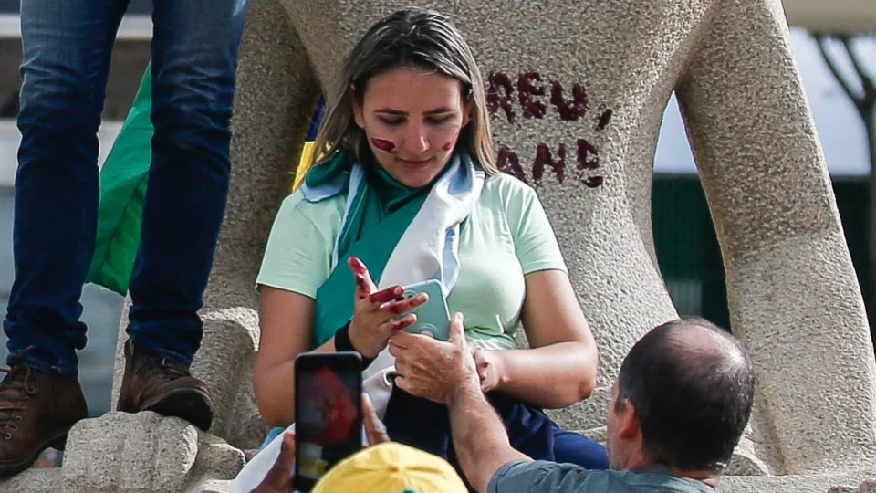 Moraes autoriza Débora do Batom a deixar regime fechado e progredir para o semiaberto