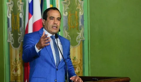 Pastor Sargento Isidório aciona Ministério Público contra prefeito de Salvador por retenção de ônibus