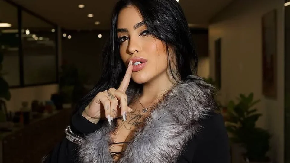 MC Mirella tem show cancelado em casa LGBT após declarar apoio a Flávio Bolsonaro