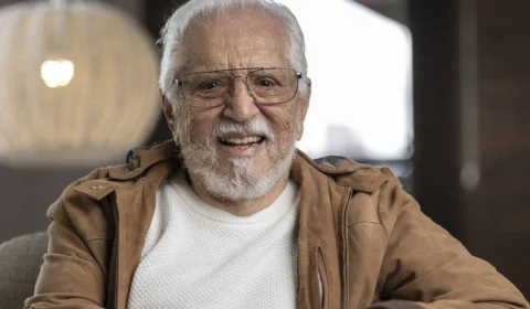Carlos Alberto de Nóbrega passará por cirurgia para colocar marcapasso aos 90 anos