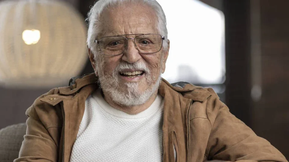 Carlos Alberto de Nóbrega passará por cirurgia para colocar marcapasso aos 90 anos