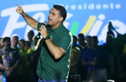 Estudantes de direita organizam ato pró-Flávio em frente ao Insper, em São Paulo