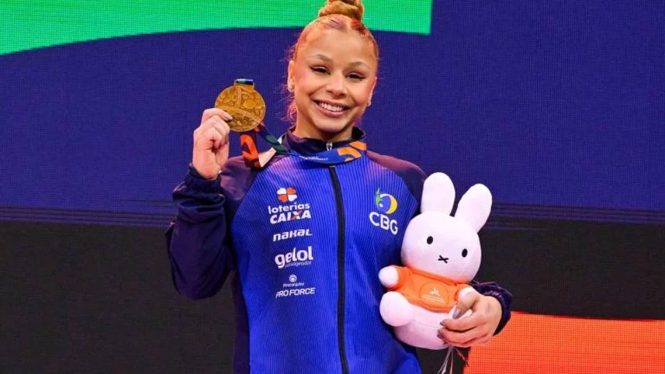 Flavinha conquista bronze na trave e entra para a história da ginástica brasileira
