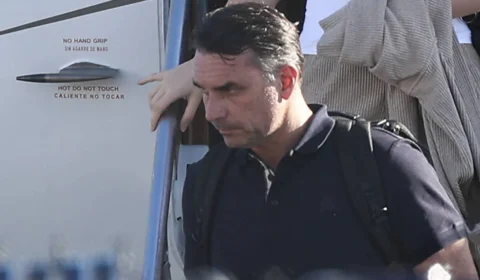 Wall Street Journal acusa governo Lula de perseguição política a Flávio Bolsonaro
