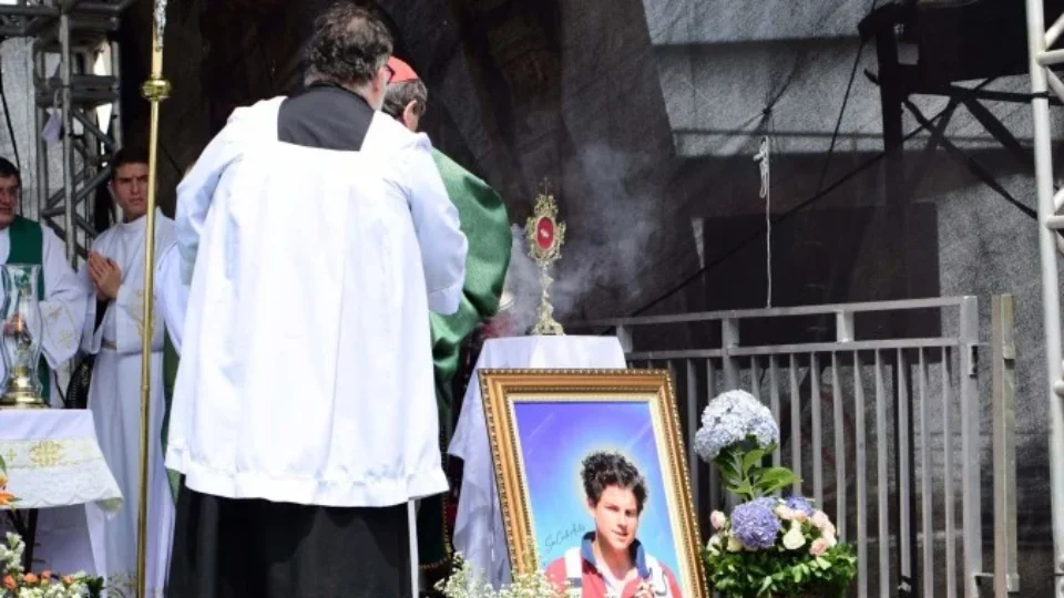 Relíquia de São Carlo Acutis volta a receber visitantes em santuário de Brasília