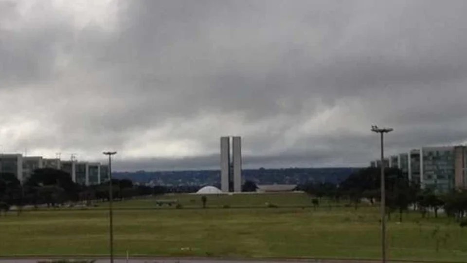 Brasília pode ter pancadas de chuva e trovoadas nesta segunda-feira