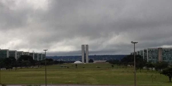 Temperaturas variam entre 18°C e 30°C; para terça-feira (20), previsão indica tempo firme, sem chuva