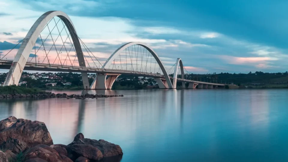 Ponte JK terá duas faixas reversas a partir desta quarta-feira (21)