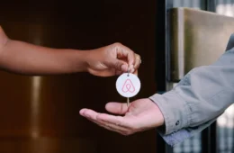 Airbnb movimenta mais de R$ 1,2 bilhão em BH e vira fonte de renda para anfitriões