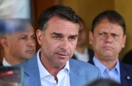 TSE apura propaganda de Flávio Bolsonaro exibida sem som; vídeo foi distribuído pela EBC