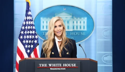 Katie Zacharia, porta-voz de Trump, é demitida após admitir reprovação em exame de advocacia