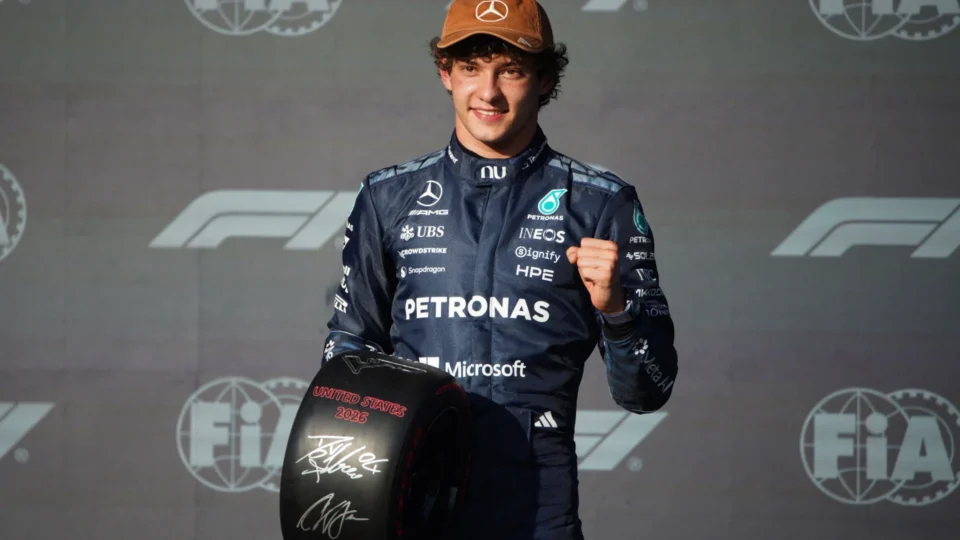 Antonelli larga na pole nos EUA e pode ser campeão hoje