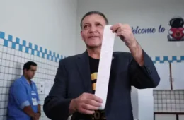 Presidente do TSE prevê resultado das eleições até 21h e diz que votação está normal