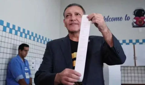Presidente do TSE prevê resultado das eleições até 21h e diz que votação está normal