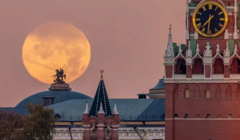 Lua do Caçador ilumina céu de vários países; veja fotos do fenômeno