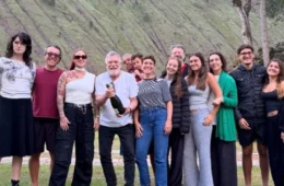 José de Abreu reúne esposa, filhos e netos em foto rara da família no Rio