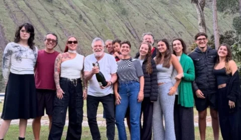 José de Abreu reúne esposa, filhos e netos em foto rara da família no Rio