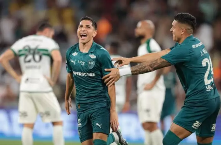 Savarino marca três vezes, Fluminense goleia o Coritiba e chega ao terceiro lugar do Campeonato Brasileiro. Veja os destaques da partida.