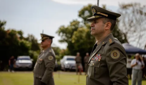 Coronel entrega comando da Brigada Militar ao próprio irmão em cerimônia inédita