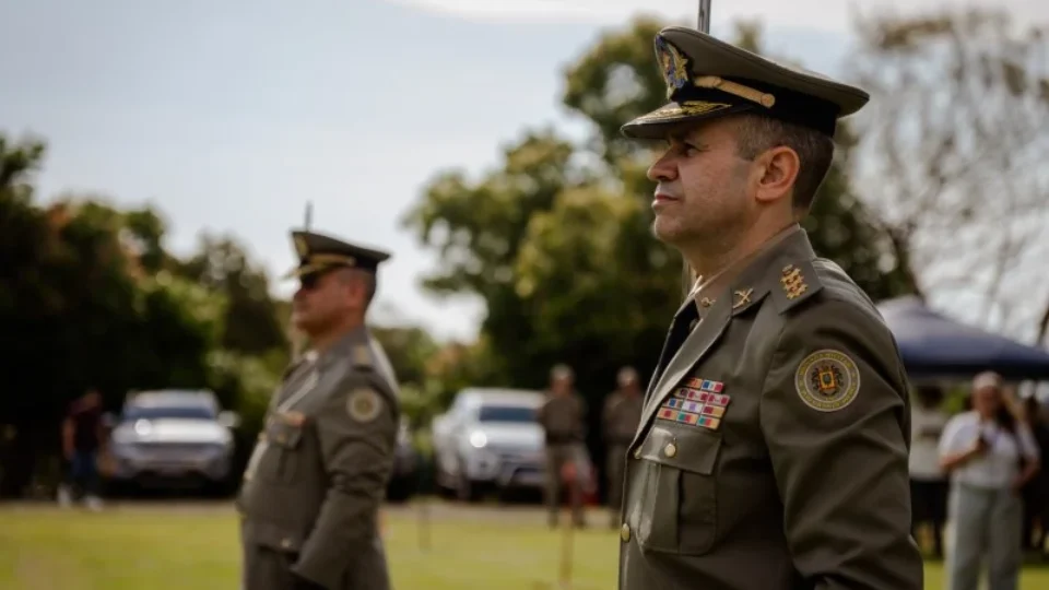 Coronel entrega comando da Brigada Militar ao próprio irmão em cerimônia inédita