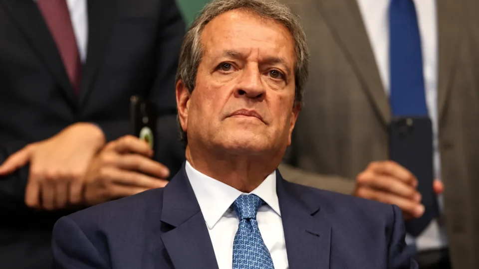 Moraes autoriza Valdemar a visitar Bolsonaro após derrota de Flávio