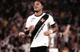 David, do Vasco, entrega passaporte à polícia após denúncia por ligação com tráfico