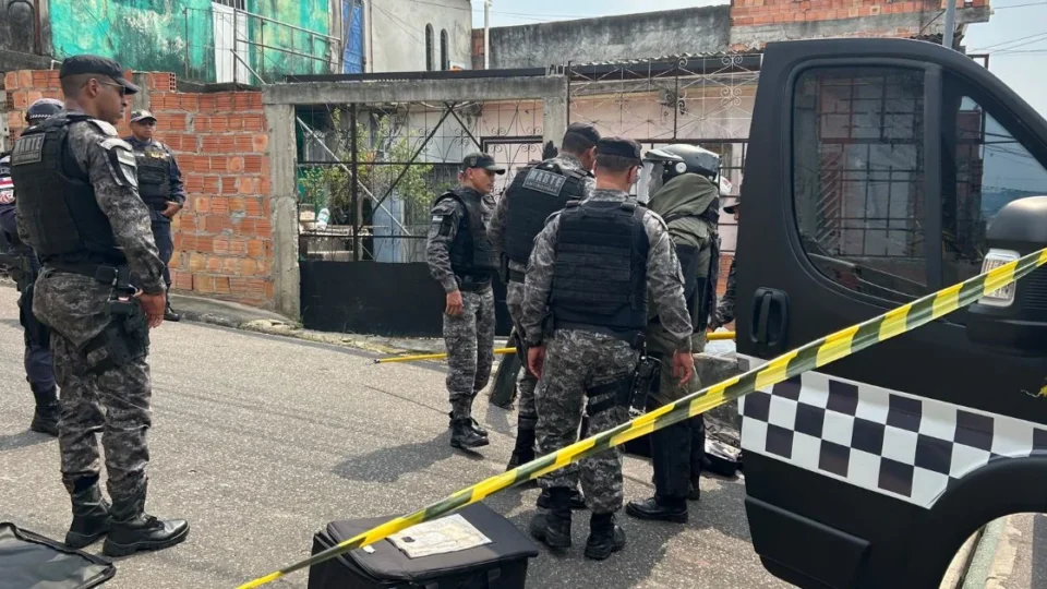 Suspeita de bomba mobiliza Grupo Marte perto de escola eleitoral em Manaus neste domingo