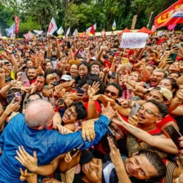 Lula diz que povo organizou atos e reúne apoiadores na Paulista antes do 2º turno